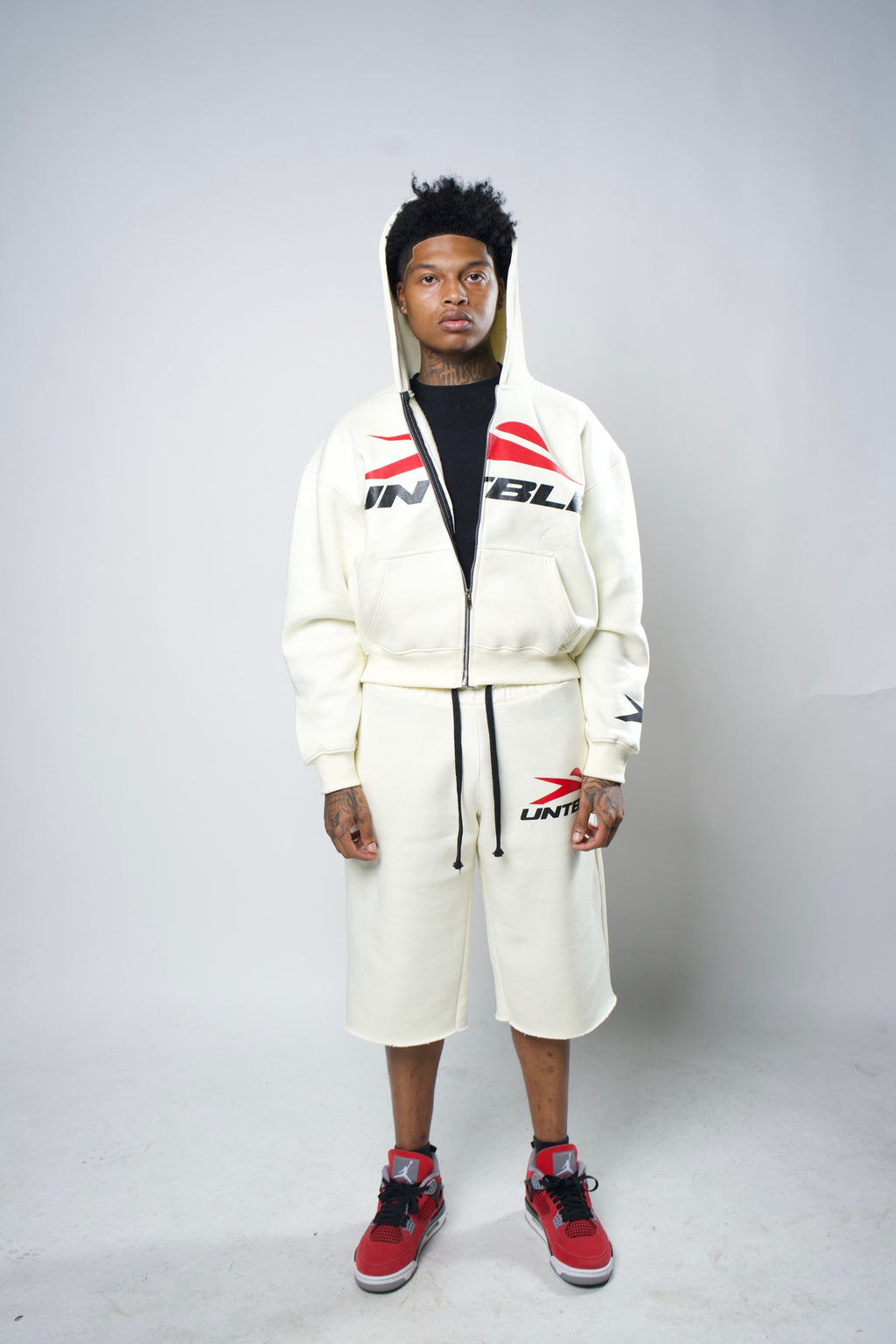CREAM "UNTBLE" SWEATSUIT