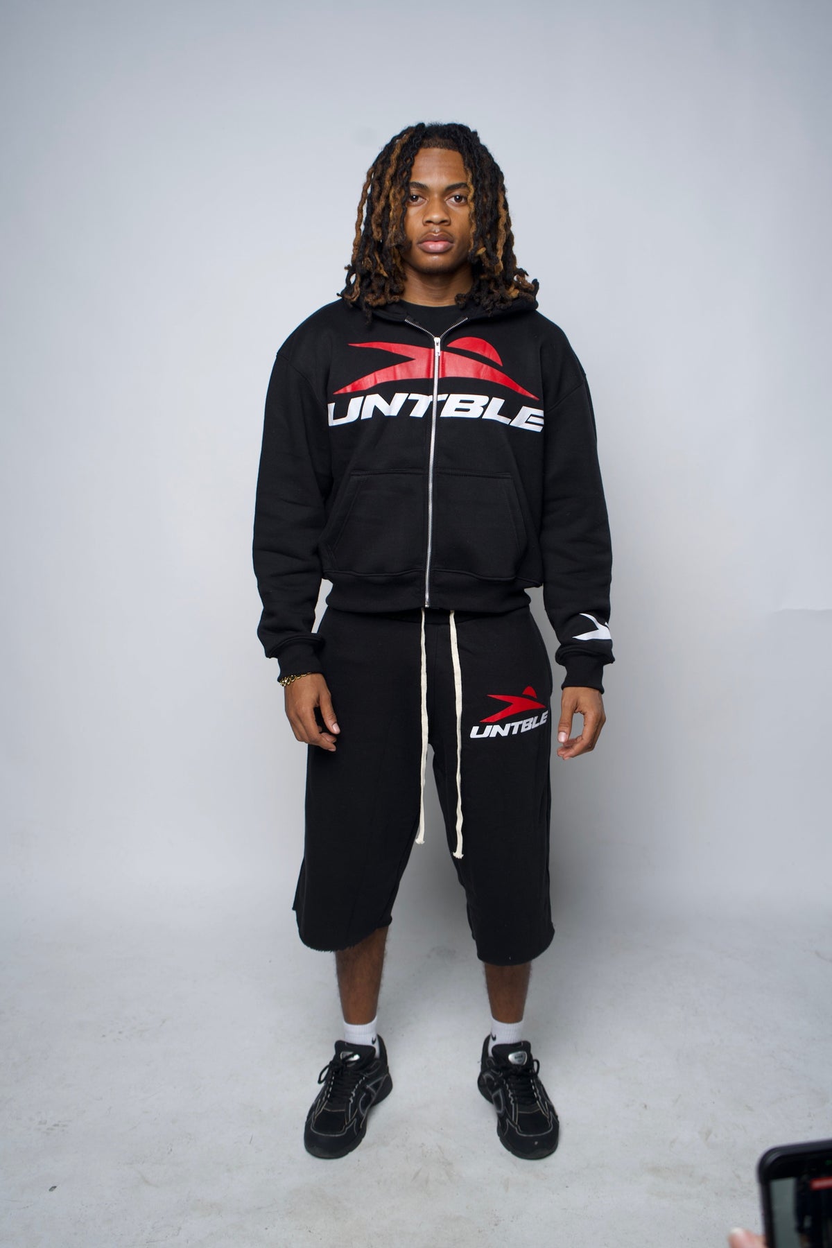 BLACK "UNTBLE" SWEATSUIT