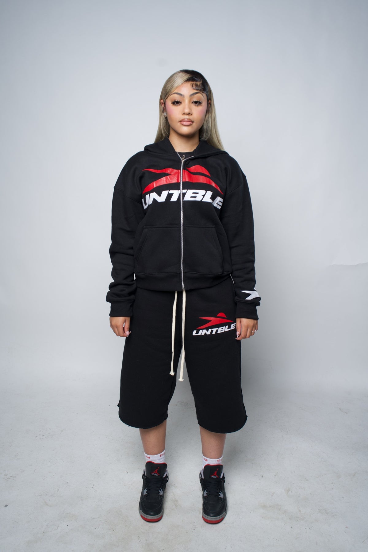 BLACK "UNTBLE" SWEATSUIT