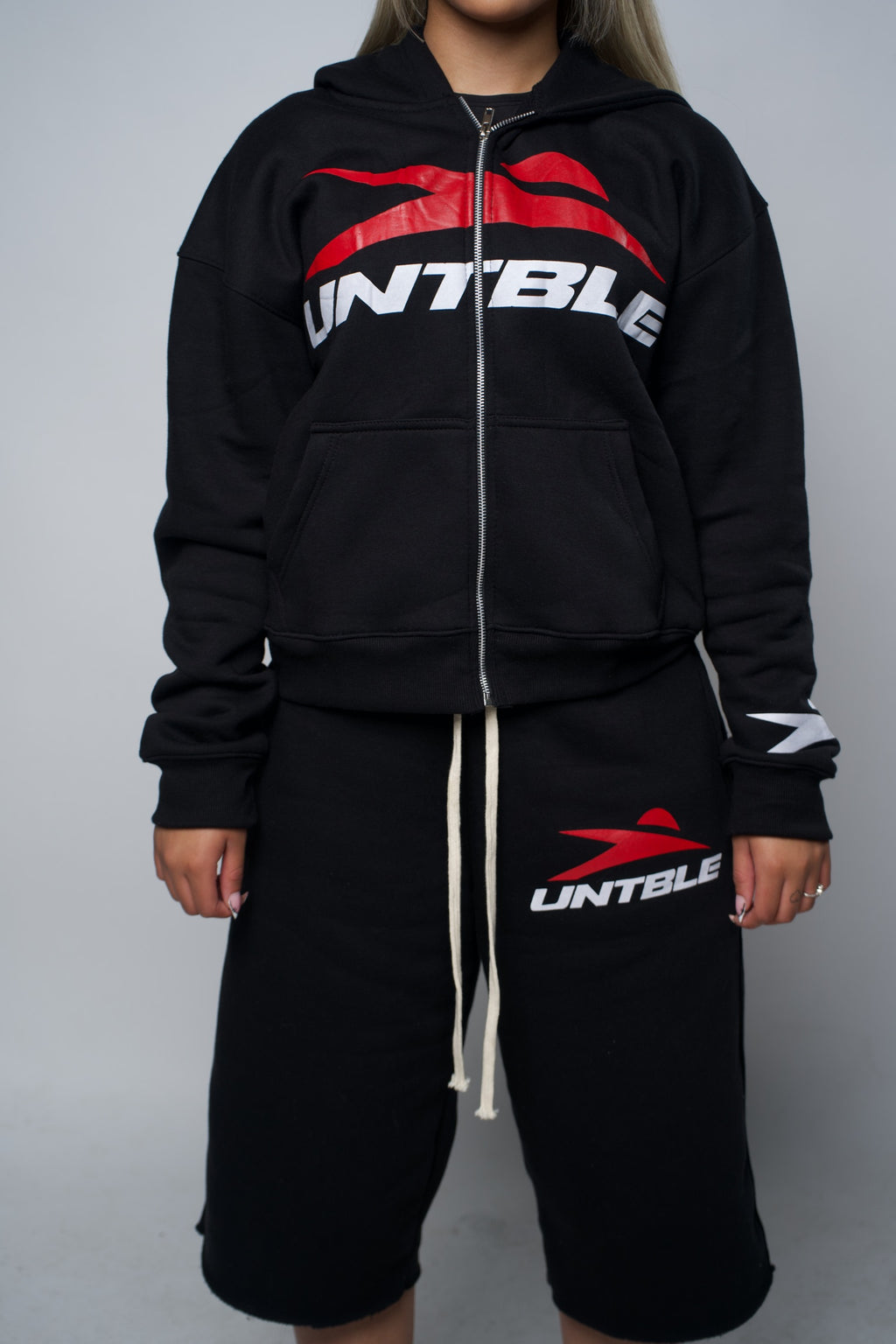 "UNTBLE" 3/4 SHORTS