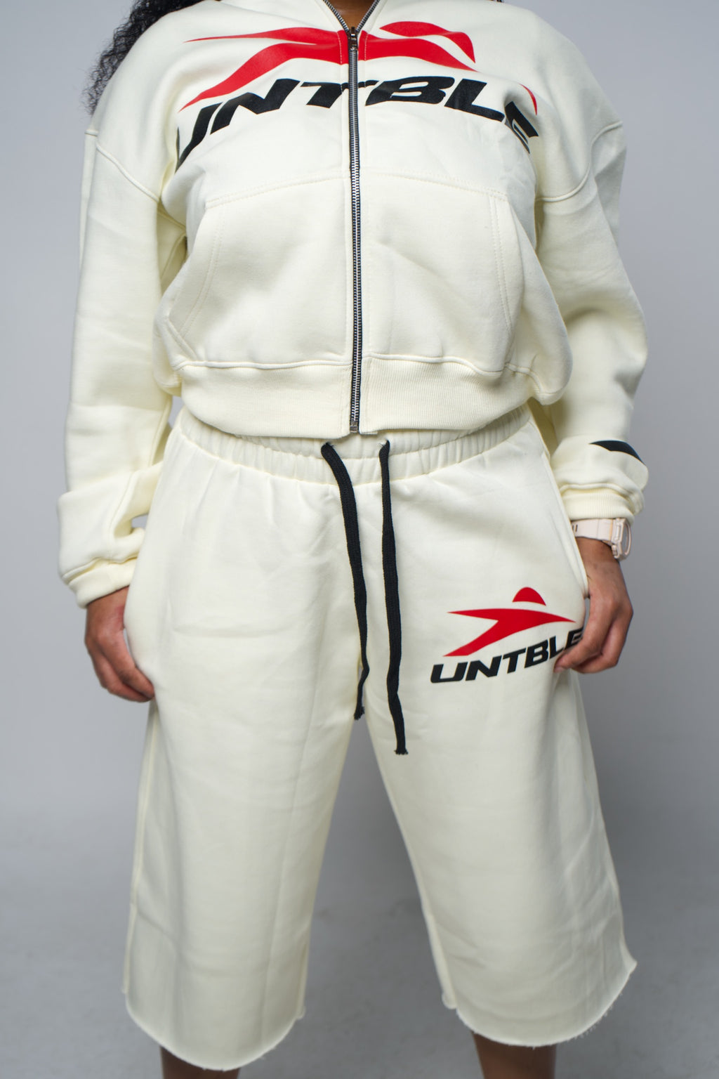 "UNTBLE" 3/4 SHORTS