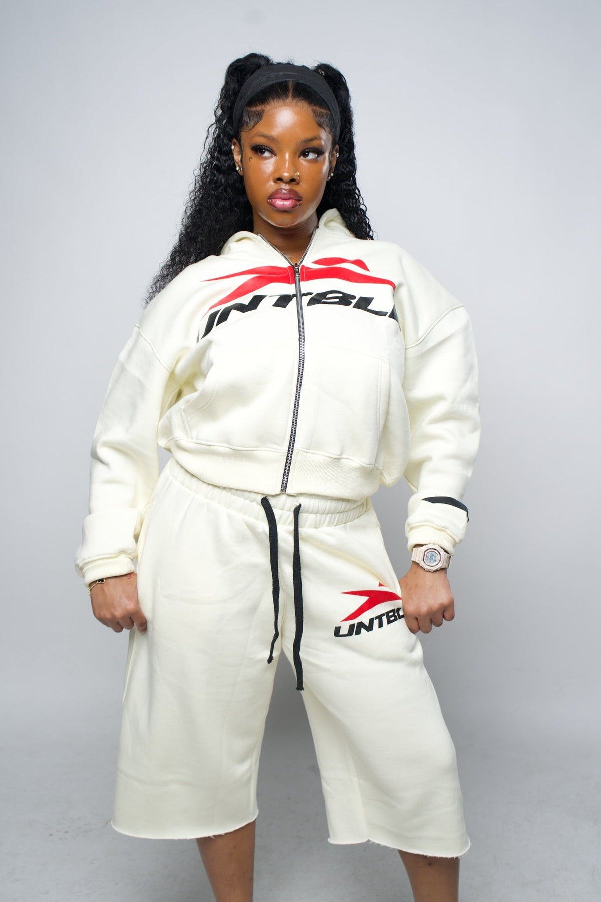 CREAM "UNTBLE" SWEATSUIT